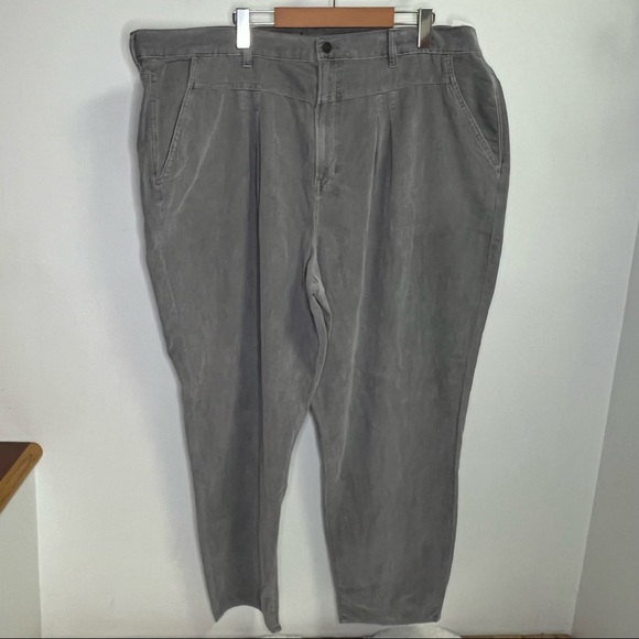 NEW American Eagle Outfitters Gray Corduroy High Rise Mom Jeans Plus Size 24 - Picture 2 of 10